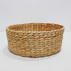 Panier de rangement multifonctionnel rustique et écologique en jacinthe d'eau tressée pour la décoration intérieure - Product Image 1