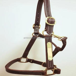 Licou de cheval en cuir triple cousu de haute qualité fabriqué en Inde avec menton et couronne réglables licou en plaque de laiton personnalisé - Product Image 1