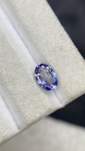 Tanzanite Naturelle Certifiée Non Chauffée Couleur Bio Forme Ovale Taillée Pierre Naturelle Zoisite Tanzanite 1,72 Carat Pureté Éclatante - Product Image 3