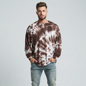 Camiseta de punto oversize de manga larga con cuello redondo para hombre, estilo casual streetwear, con estampado marrón y blanco, efecto desgastado por el sol. - Product Image 1