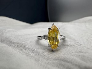 Anillo de Cóctel con Gema de Moissanita Corte Marquesa Amarillo Canario de 2CT, Plata 925, Regalo para Cumpleaños y Aniversarios - Product Image 2
