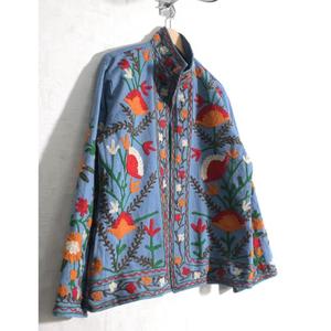 Veste brodée Suzani bohème pour femmes, vêtement ethnique en coton fait main, idéal pour les festivals - Product Image 2