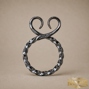 Boucle de ceinture ronde en fer forgé artisanal Dark Hammer, imitation antique torsadée, pour usage artistique et de collection - Product Image 3