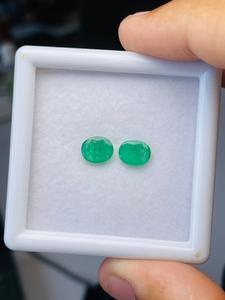 Paire d'émeraudes naturelles de Zambie, taille ovale, 2,12 carats, qualité AAA, belle couleur, coupe et polissage parfaits pour la création de bijoux. - Product Image 5