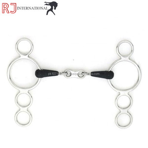 RJ INTERNATIONAL Mors de cheval en acier inoxydable à 3 anneaux avec inserts en caoutchouc noir - Product Image 1