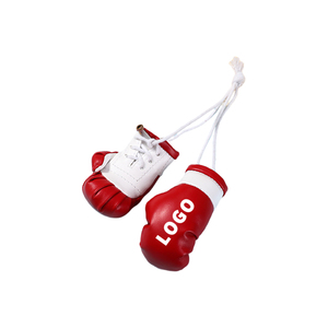 Gants de boxe miniatures en cuir PU rouge et blanc personnalisés avec lacets au poignet et impression de logo pour usage unisexe - Product Image 1