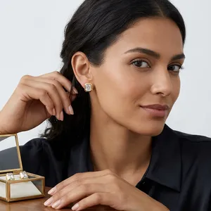 Boucles d'oreilles modernes serties de diamants, certifiées IGI, de laboratoire, taille Asscher, plaquées or, à fermoir poussoir - Product Image 1