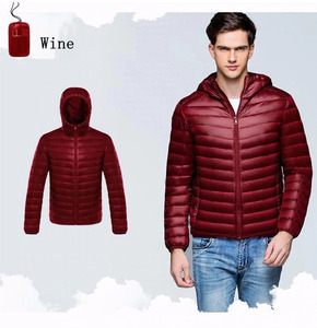Chaqueta Acolchada con Capucha para Hombre, de Lona de Alta Calidad, con Logotipo Personalizado en el Frente, Abrigo Acolchado Negro Ajustado para Invierno - Product Image 3