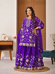 Majestuoso lehenga choli de seda chinnon morada con bordado de lentejuelas brillantes, mangas largas, atuendo étnico perfecto para bodas. - Product Image 2