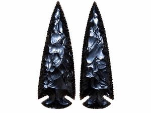 Figurine en forme de pointe de flèche en obsidienne noire 100% naturelle, faite à la main, style mascotte, pour la guérison rituelle, objet d'art et de collection - Product Image 2