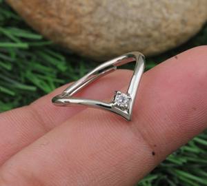 Bague de mariage ajustable en argent sterling 925 avec sertissage clos en oxyde de zirconium, style délicat et minimaliste, bijoux fins pour femmes, vente en gros - Product Image 2