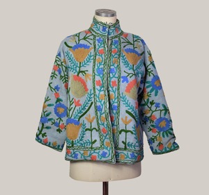 Veste brodée Suzani aux couleurs assorties, style bohème chic, manteau en jute fait main, veste florale pour festival, vêtement ethnique bohème unique. - Product Image 6