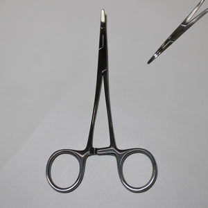 Pinzas Hemostáticas Quirúrgicas Kelly de 140 mm, Marca WORLD PRECISION SURGICAL, Uso en Cirugía General, Directo de Fábrica - Product Image 1