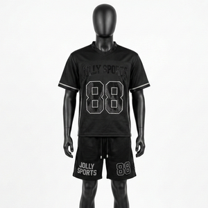 ชุดเสื้อฟุตบอลและกางเกงขาสั้นผ้าโพลีเอสเตอร์ตาข่ายพรีเมียม 200 GSM สีดำล้วน พิมพ์ลายตามสั่งสำหรับผู้ชาย - Product Image 1