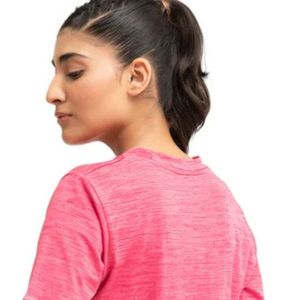 Camiseta de manga corta rosa para mujer, cuello redondo, dobladillo curvo, ajuste relajado informal, top básico para el día a día, camiseta ligera de moda de verano para mujer - Product Image 4
