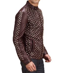 Blouson en cuir clouté marron pour homme 2026, style punk rock motard avec rivets métalliques, coupe ajustée et fermeture éclair frontale - Product Image 3