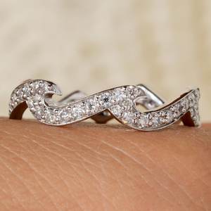 Anillo de banda ondulada con racimo de diamantes de corte redondo de moissanita Creative Craft para mujer, plata 925 original, joyería fina premium para ella. - Product Image 1