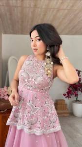 Conjunto de fiesta de diseñador con hermoso bordado, top de peplum de seda sintética Georgette con falda lehenga semicosturada y dupatta. - Product Image 5