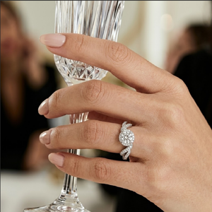 Anillo de Boda Magnífico con Halo de Diamantes Reales en Forma Clásica, Oro Blanco Sólido de 18k de Alta Calidad y Excelente Acabado para Mujer - Product Image 3