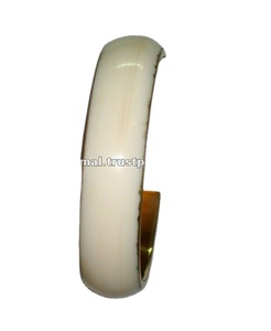 Brazaletes hechos a mano de resina de latón decorativos de la mejor calidad - Product Image 1