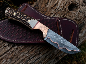 Nuevo Cuchillo de Caza Estilo Vaquero de 8.5 Pulgadas con Hoja de Acero Damasco y Cobre Cu-Mai, Fabricación Artesanal, Punta Caída, con Empuñadura de Asta de Ciervo - Product Image 2