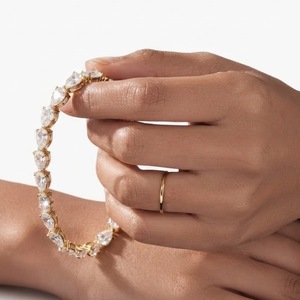 สร้อยข้อมือเทนนิสทรงหยดน้ำทองคำขาวประดับเพชรทรงลูกแพร์ 14K แท้ E VVS 2.5 กะรัต เพชรเลี้ยงในห้องปฏิบัติการ ได้รับการรับรองจาก IGI - Product Image 5