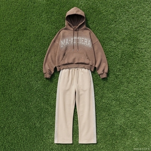 Conjunto de chándal oversize para mujer: Sudadera con capucha de forro polar y pantalones jogger, estilo casual urbano con estampado de letras y pedrería - Product Image 5