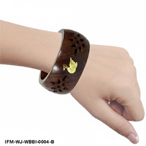 กำไลข้อมือไม้สีเข้มสไตล์งานฝีมือประดับด้วยทองเหลืองรูปนกและลวดลายเรขาคณิต สไตล์วินเทจ เครื่องประดับทำมือจากอินเดีย - Product Image 3