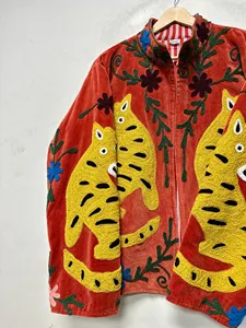 Veste en velours rouge corail de qualité supérieure, brodée avec un motif de tigre, manches longues, col montant, style bohème, vêtements d'extérieur pour femmes pour l'hiver - Product Image 4