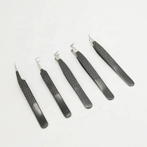 Ensemble de pinces à cils inclinées hautement personnalisables en acier durable avec revêtement noir, accessoires pour extensions de cils, pinces de préhension - Product Image 4