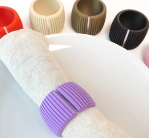 Anneau de serviette côtelé coloré - Décoration de table - Support en plastique - Product Image 1