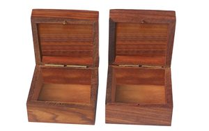 Boîte à bijoux en bois faite à la main pour femmes, organiseur de bijoux en bois sculpté à la main avec incrustations en laiton, cadeau - Product Image 4