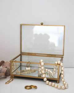 Boîte de rangement pour bijoux en métal et verre, artisanale et haut de gamme, avec finition or antique, pour une décoration intérieure luxueuse - Product Image 1