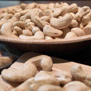 Nueces de Anacardo Frescas de Vietnam, Grados WW W180 W240 W320 W450, Alta Calidad, USDA / UE, Orgánicas, Procesadas, Peladas, Envasadas al Vacío, Halal - Product Image 3