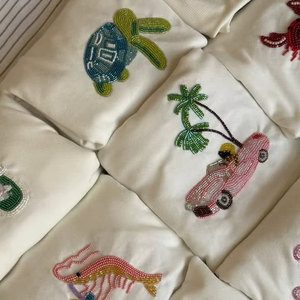 Camiseta Casual de Verano para Mujer con Bordado de Conejo y Cuentas, Manga Corta, Ajustada, Tejida, Cuello Redondo, Hecha de Poliéster - Product Image 1