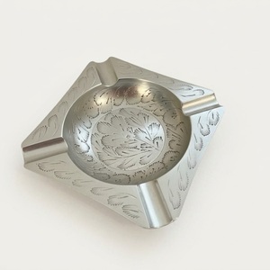 Cendrier en métal gravé floral, rond, fait main, en aluminium, porte-cigarettes décoratif, accessoire de fumeur pour la maison et l'extérieur - Product Image 5