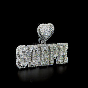 Pendentif personnalisé en forme de cœur en diamant Moissanite VVS de taille ronde avec nom brillant en 3D glacé avec style Hip Hop pour les fêtes - Product Image 4