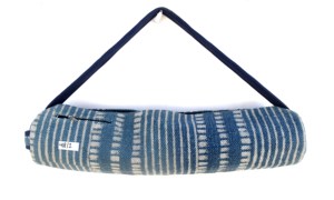 Sac de yoga artisanal Lucky avec sangle réglable, fermeture éclair, design unisexe décontracté pour le voyage, en tissu bleu de haute qualité - Product Image 3