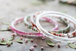 Bracelet en résine acrylique, multicolore, large, irrégulier, carré, pour femme, effet éblouissant et exagéré - Product Image 2