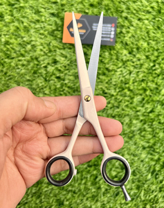 Meilleures Ciseaux de Coiffure Professionnels Uniques en Acier Inoxydable Tranchants pour Droitiers Légers pour Barbiers - Product Image 3