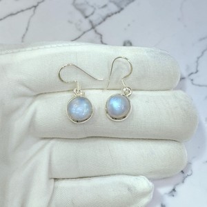 Pendientes de Plata de Ley 925 con Piedra Lunar Arcoíris Fuego Azul Natural, Meticulosamente Hechos a Mano con Piedras de Alto Brillo - Product Image 2
