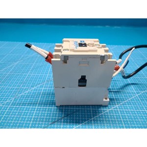 Contacteur non inversible CUTLER-HAMMER CE15JN3-T16 IEC, utilisé comme pièce détachée pour équipement semi-conducteur d'époque - Product Image 2