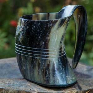 Mug en corne de buffle fait main, forme naturelle, thème animal sculpté, objet d'art de collection, artisanat buraq - Product Image 1