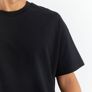 T-shirt décontracté noir en polyester tricoté pour homme, 220 grammes, avec logo frontal, coupe ample, manches courtes, style streetwear, anti-rétrécissement - Product Image 6