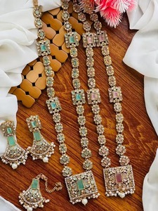 Elegante conjunto de collar choker de dos capas estilo diamante Polki de plata afgana con aretes a juego en forma de flor. - Product Image 5