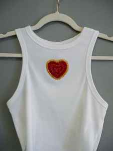 T-shirt blanc en coton à manches courtes à bas prix avec broderie perlée et patchs fleuris pour femme, vêtement décontracté d'été - Product Image 2