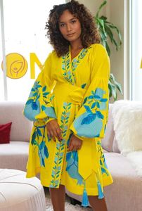 Robe kimono kaftan pour femme, col en V, manches bouffantes, formelle, écologique, respirante, avec imprimé floral - Product Image 4