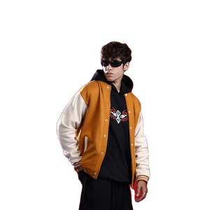 Veste universitaire orange pour homme avec manches crème, logo brodé, col rabattu, coupe classique, vêtement d'automne - Product Image 1