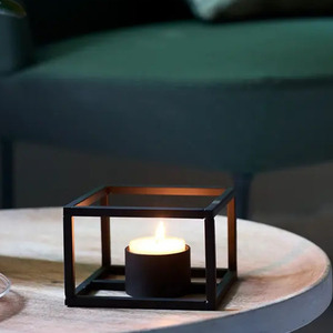 Support de bougie chauffe-plat en métal noir moderne, design géométrique en forme de cube, décoration d'intérieur, accent de table, pièce maîtresse de table, design minimaliste élégant - Product Image 2