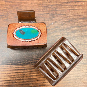 2025 nouvelle arrivée en gros à la main en cuir repoussé Mini pinces à griffes personnalisé gravé en cuir cheveux accessoires pour femmes - Product Image 6